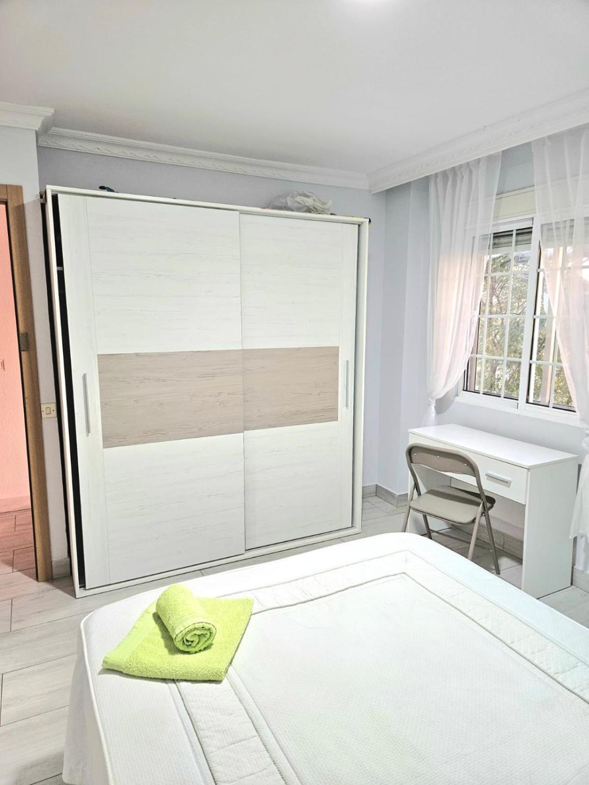 Hotel Habitacion Privada A 15 Min De La Playa/Piso à Huelva Extérieur photo