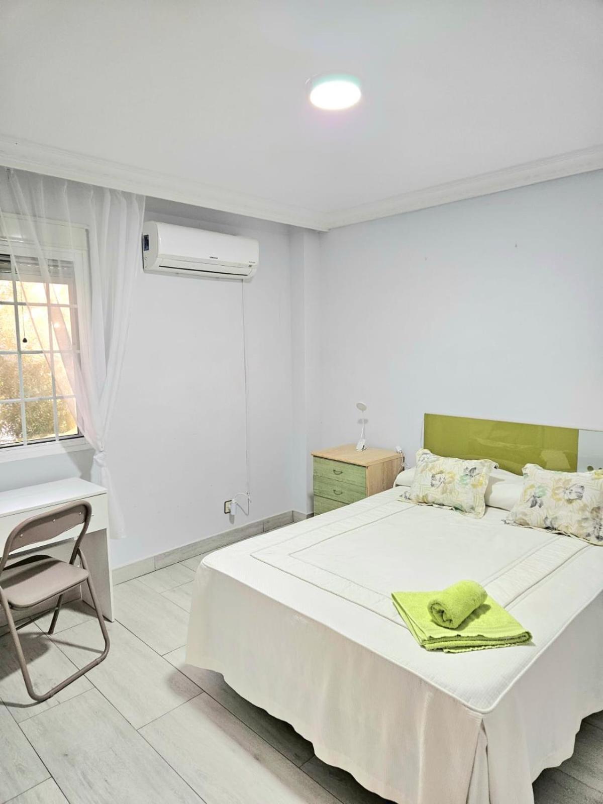 Hotel Habitacion Privada A 15 Min De La Playa/Piso à Huelva Extérieur photo